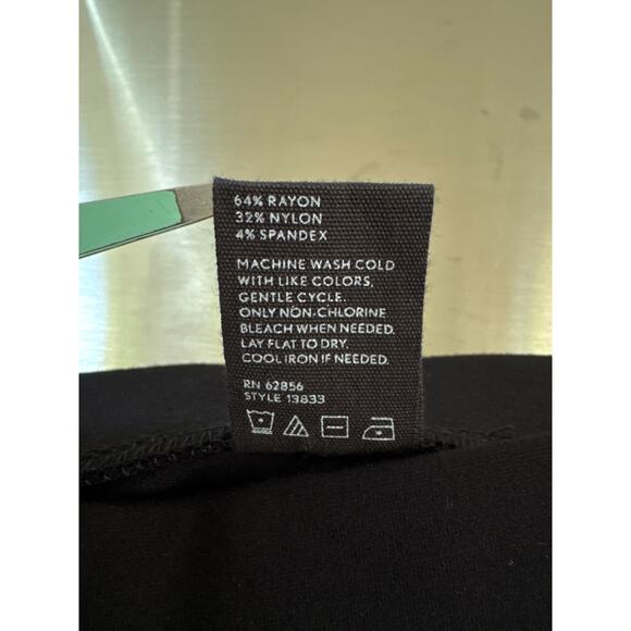 HUE JEAN-LIKE SHAPING PULL ON LEGGINGS IN BLACK‎ NWOT WOMEN'S SIZE SMALL - Picture 8 of 8